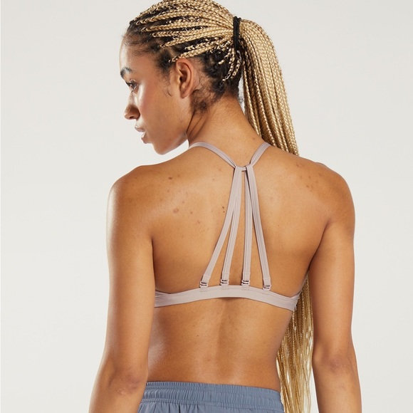 Gymshark Minimal Sports Bra 🦈🩶 - Picture 4 of 4